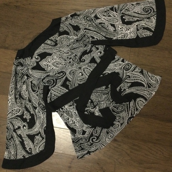 Paisley Tie-Waist Kimono Top B&W Bell Sleeve Asian Inspired - Picture 11 of 12